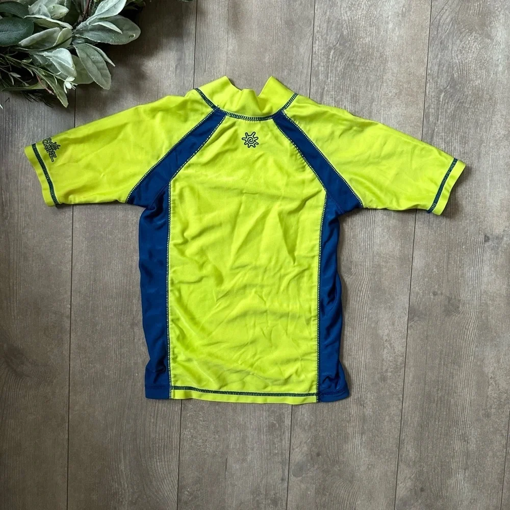 UV Skinz UPF 50+ Vibrant Boys Rash Guard Swim Top Size 6 Smiling Shark Two